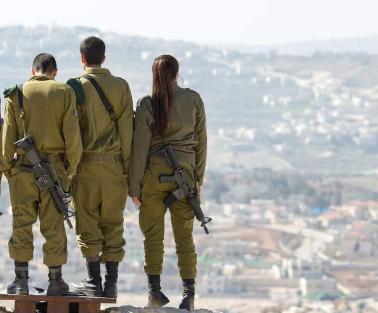Israeli soldiers look over the horizon