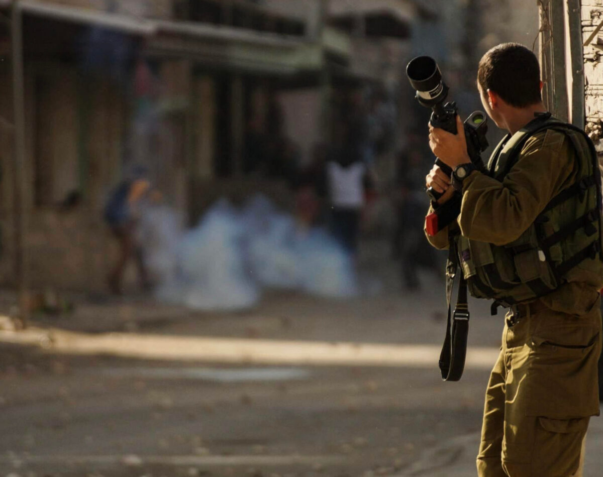 Israeli soldier fires tear gas in Hebron